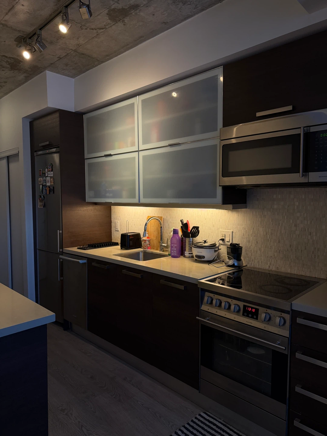 Private Room for Rent – Queen & Dufferin - photo 3