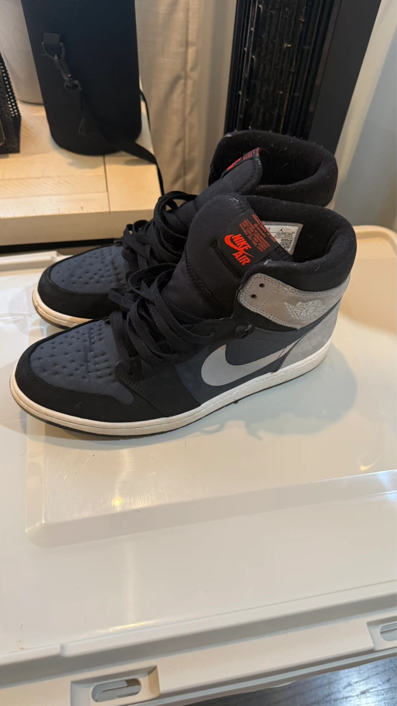 Air Jordan 1 Retro High OG "Light Smoke Grey"