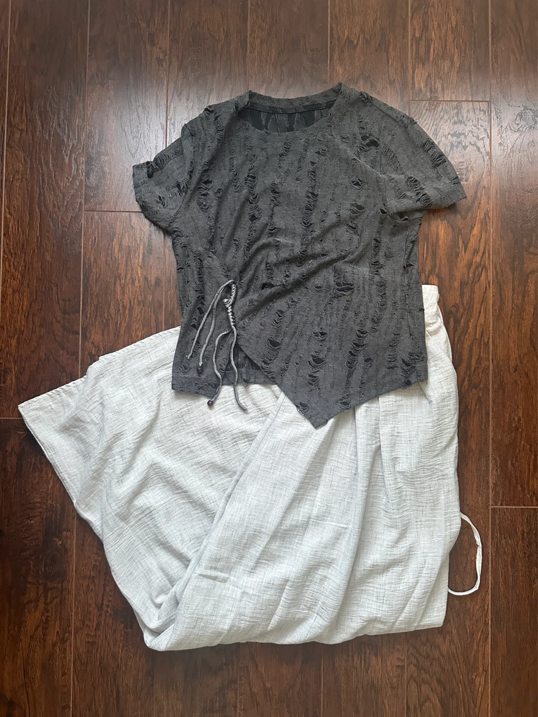 Distressed Grey T-Shirt and Linen Pants Set - photo 2