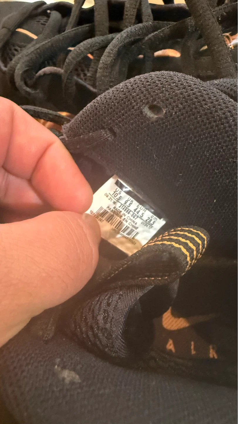 Nike Air Foamposite One Shoes - photo 2