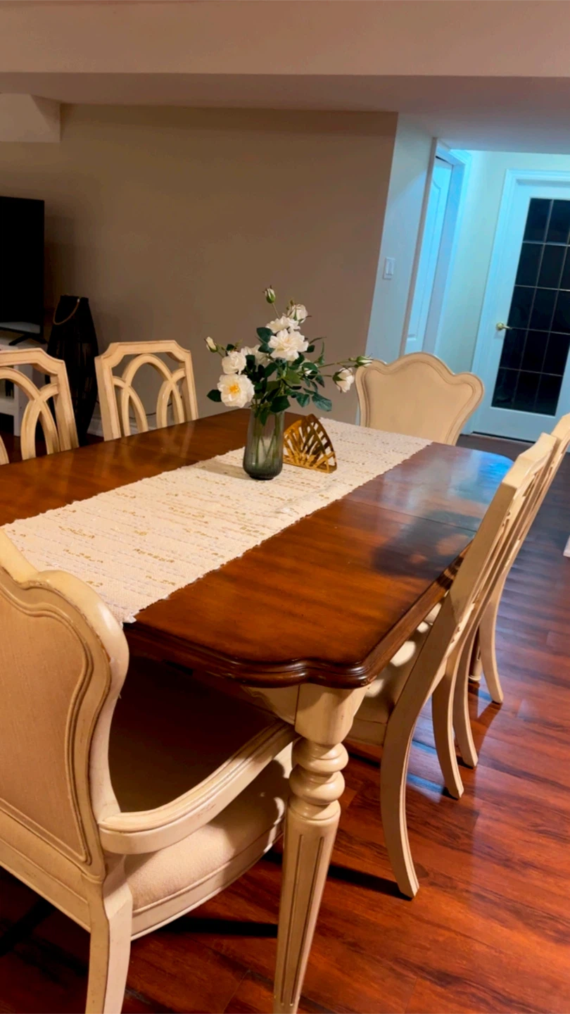 Modern Dining Table Set with 6 Chairs – Excellent Condition