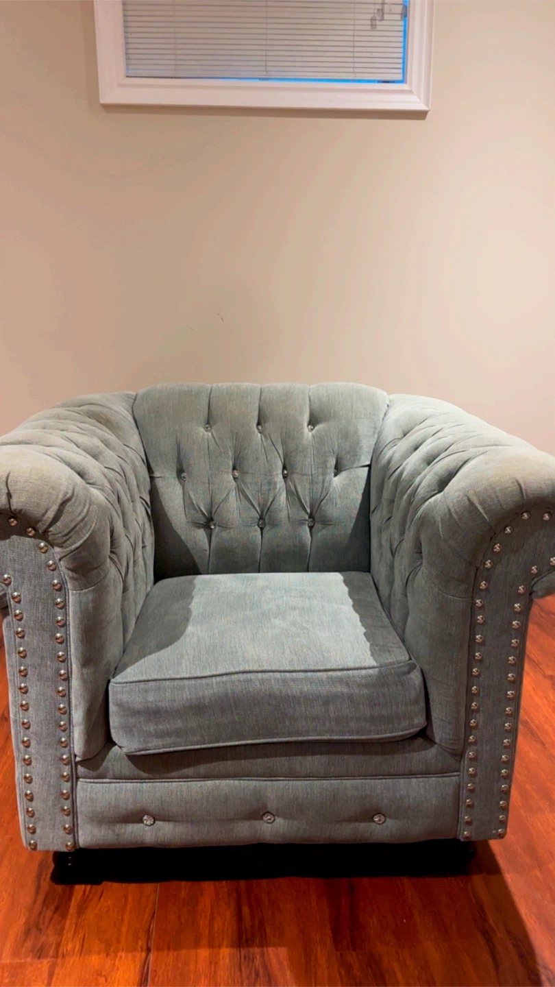 Grey Tufted Accent Chair - photo 3