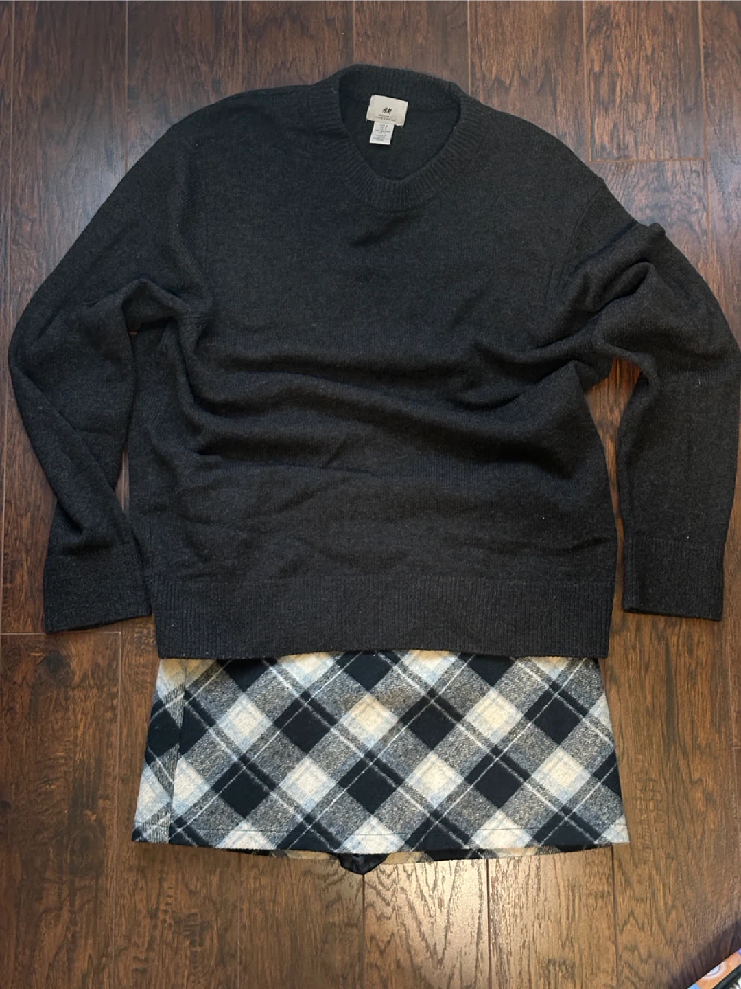 H&M Brown Sweater and Check Patterned Skirt Set - photo 2