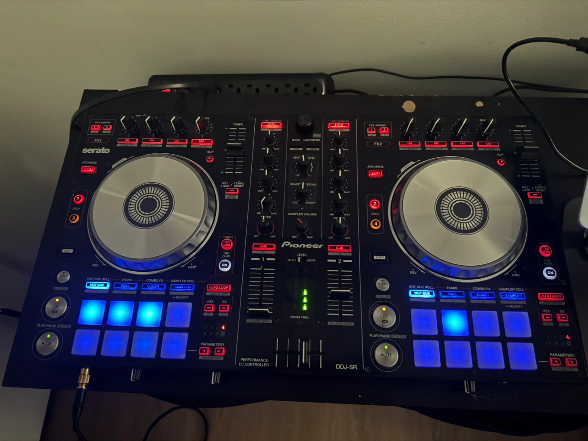Pioneer DDJ-SR DJ Controller