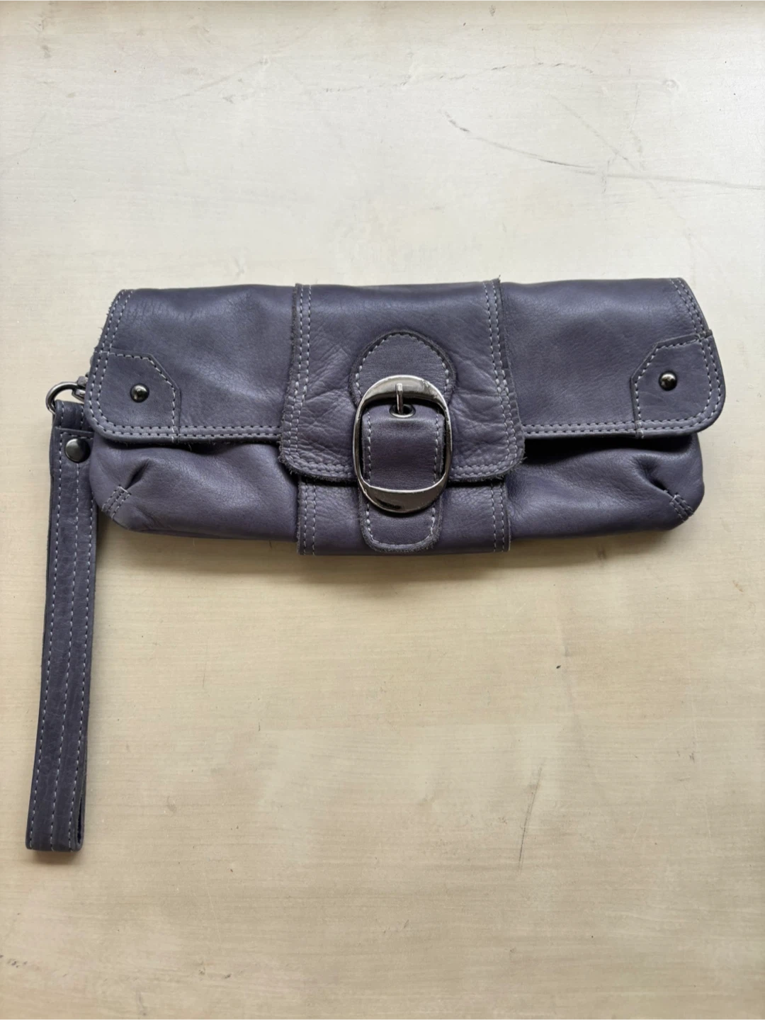 Oushka leather wristlet