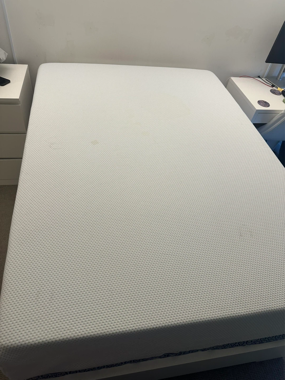 ZINUS Full size mattress- like new - photo 2