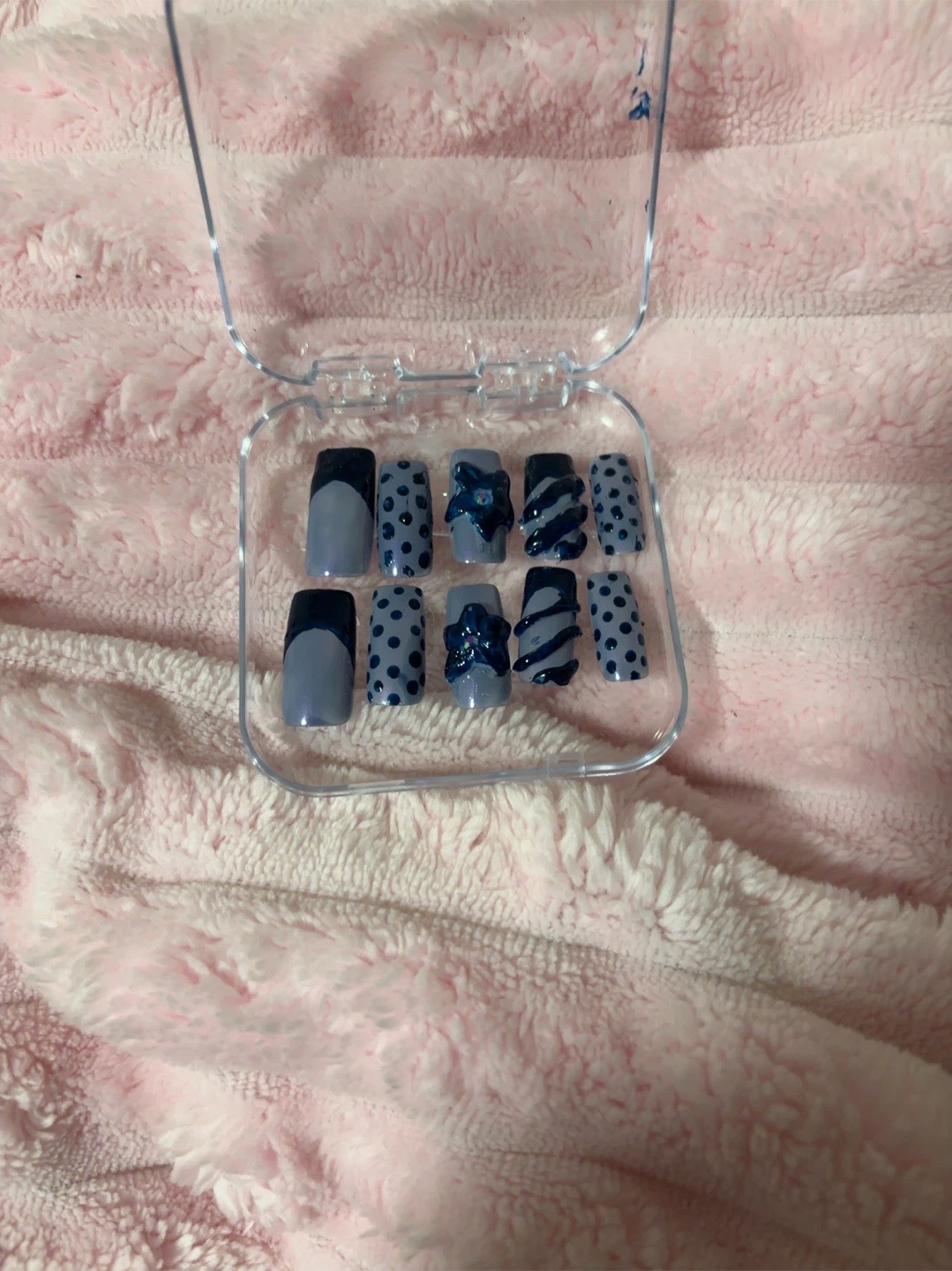 Press on nails