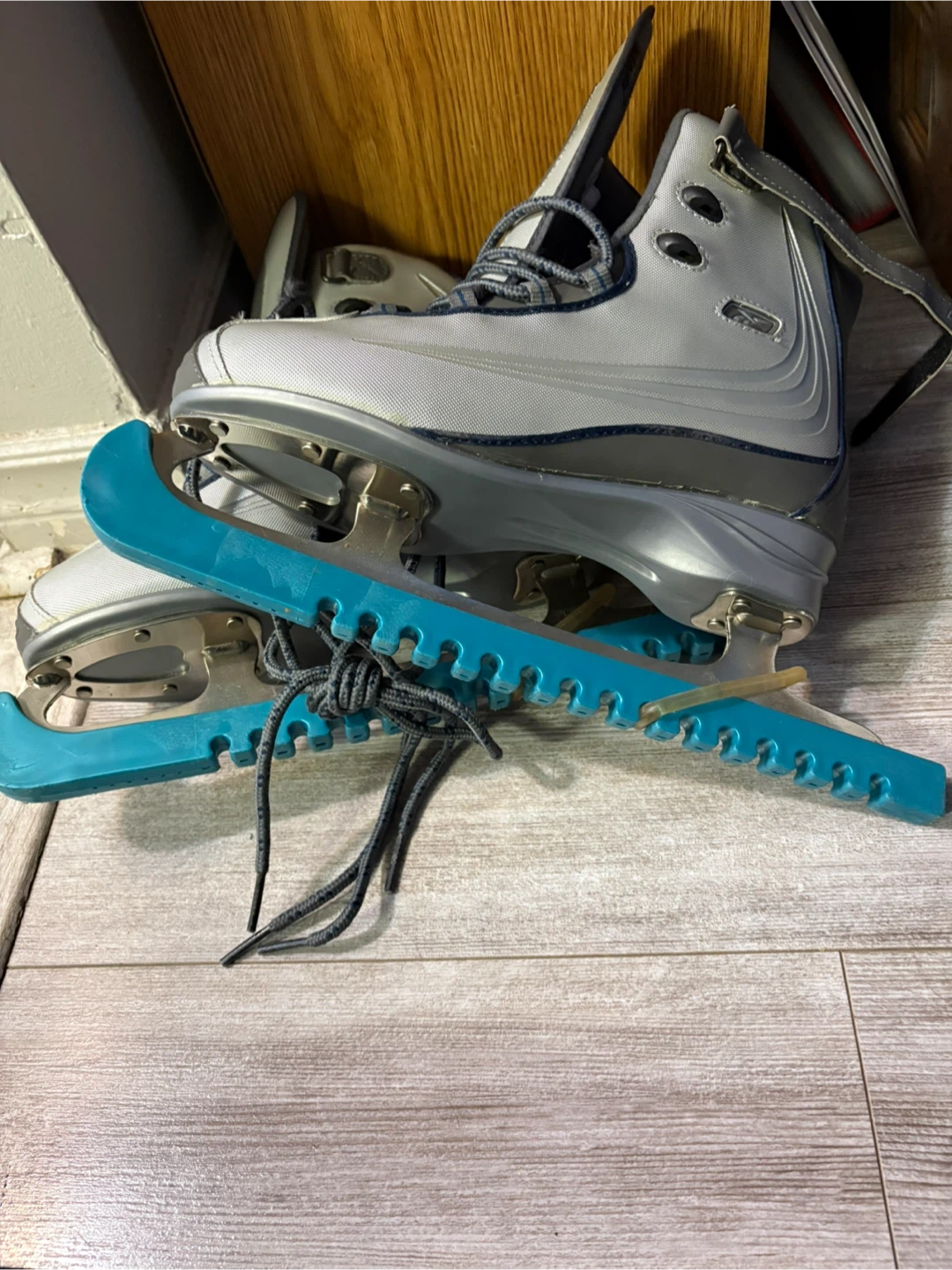 Reebok Women's Ice Skates Size 9 - photo 3
