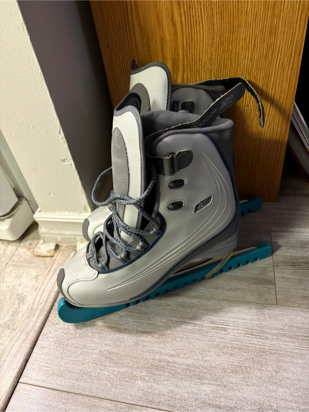 Reebok Women's Ice Skates Size 9 - photo 4