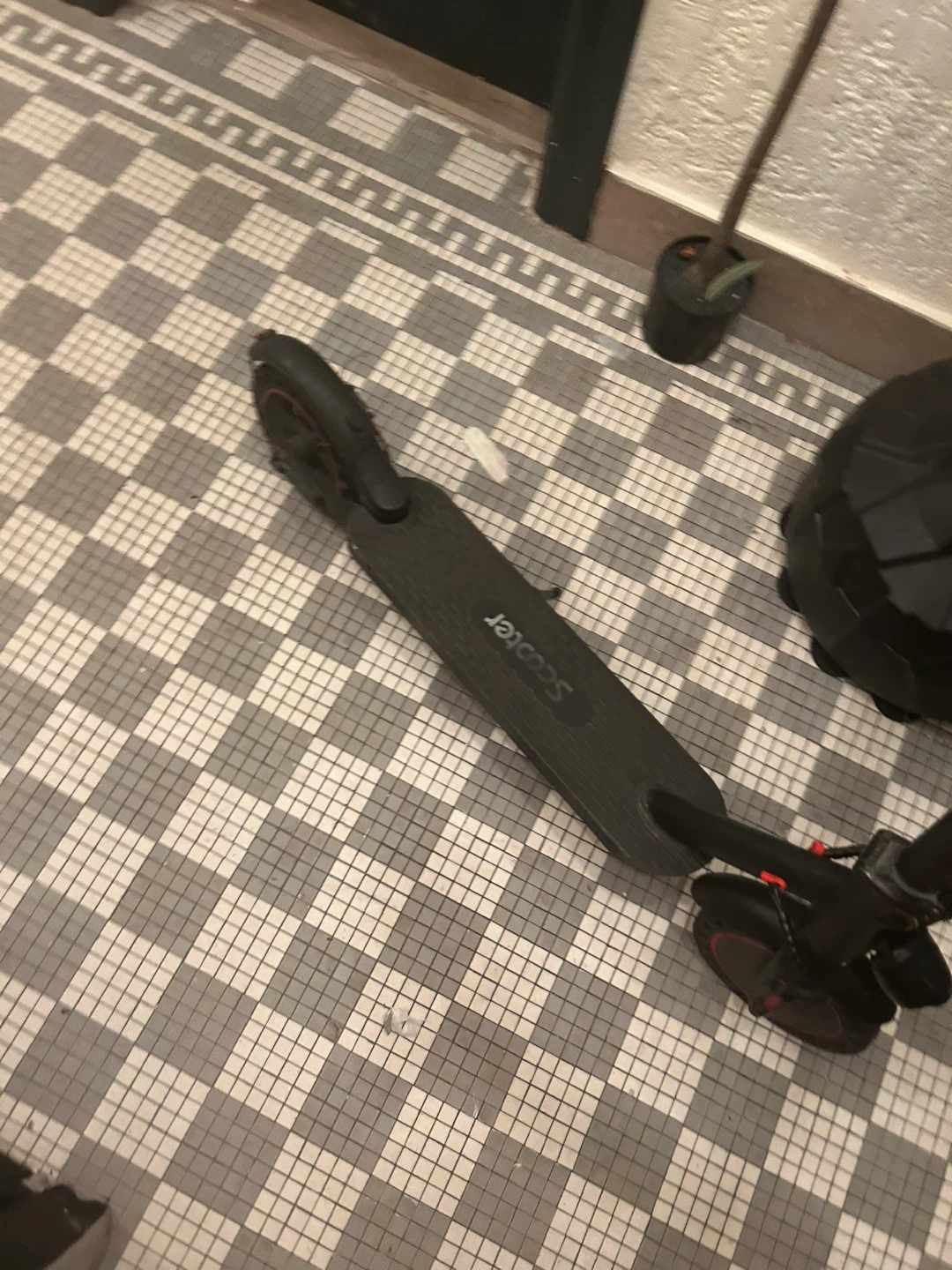 MODDED SCOOTER IT GOES 34 MILES AND IT HAS AUTOPILOT - photo 3