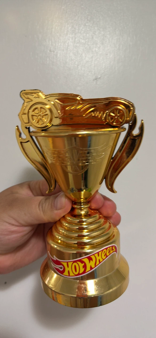 Hot Wheels Gold Trophy with Car Top - photo 2