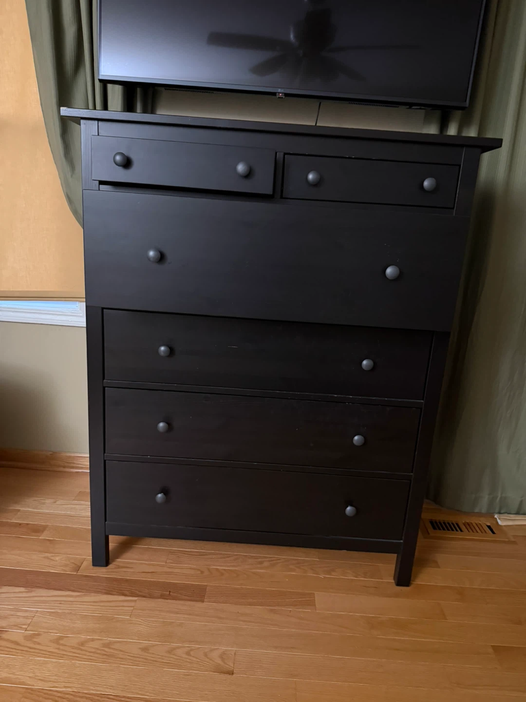 Black 6-Drawer Dresser