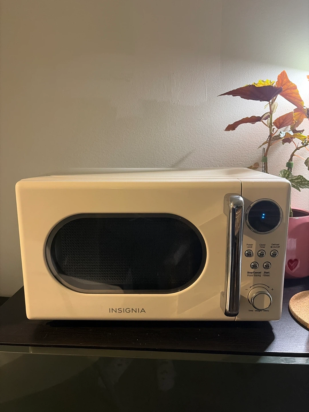 Insignia Retro Microwave