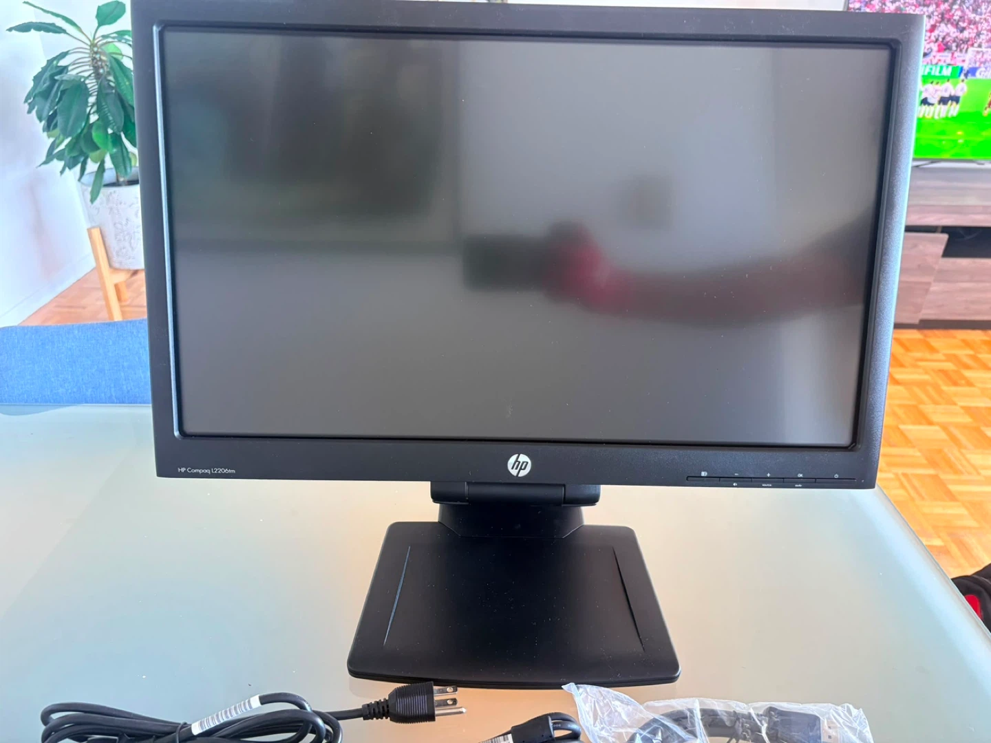 HP Compaq L2206tm 22-inch Monitor