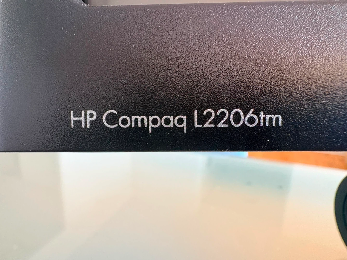 HP Compaq L2206tm 22-inch Monitor - photo 4