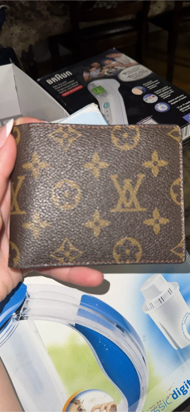 Replicate of Louis Vuitton bifold wallet