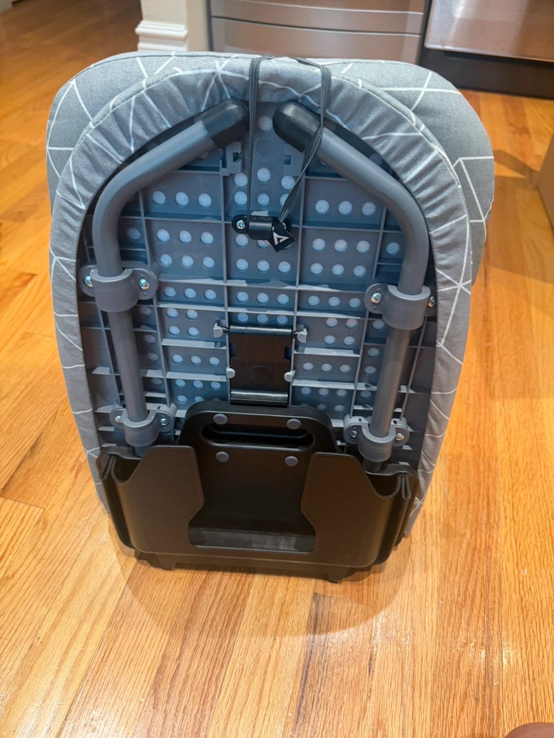 BLACK+DECKER Steam Iron and Ironing Board Set - photo 5