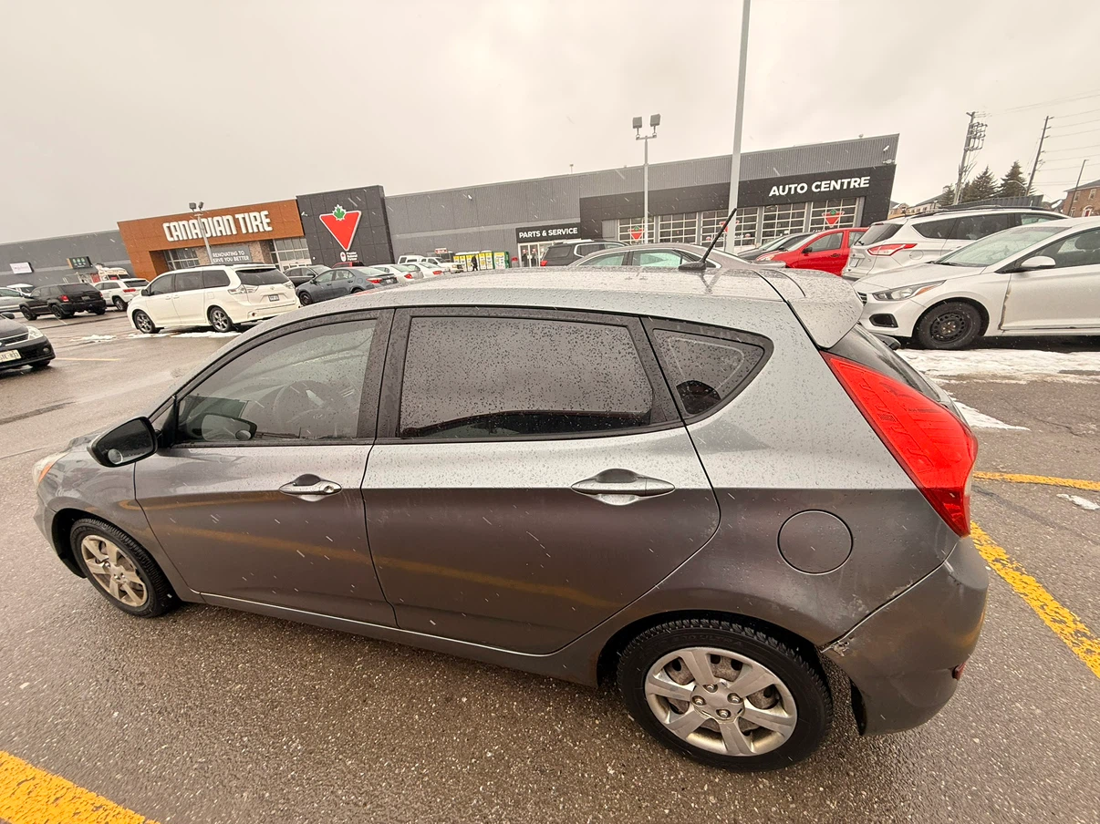 2014 Hyundai Accent Hatchback - photo 2