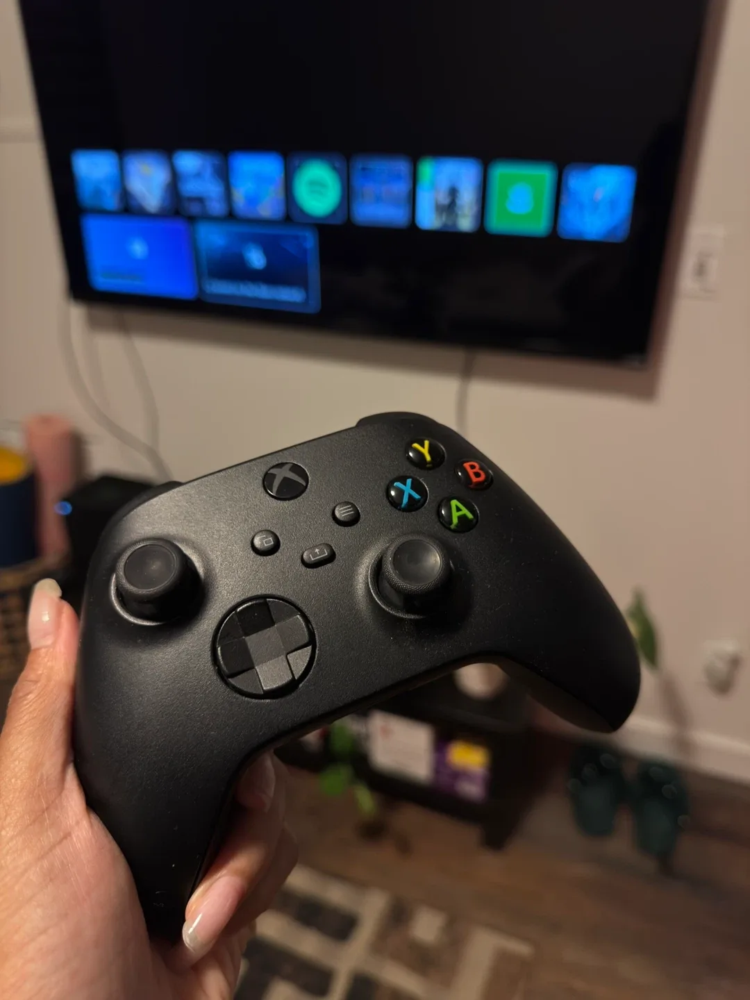 Xbox Series X + 3 controllers and charging dock - photo 5
