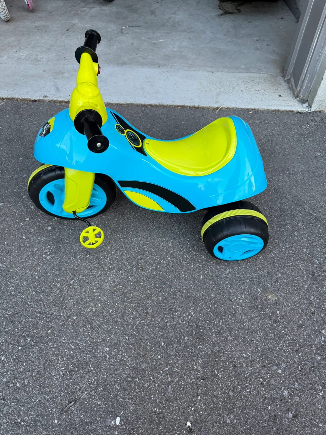 Kids Ride-On Tricycle