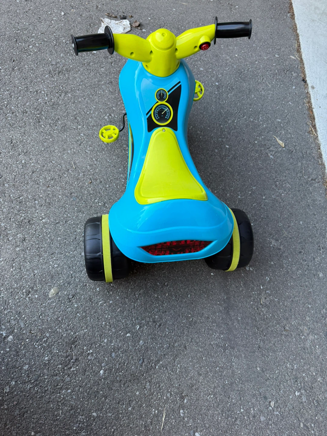Kids Ride-On Tricycle - photo 2
