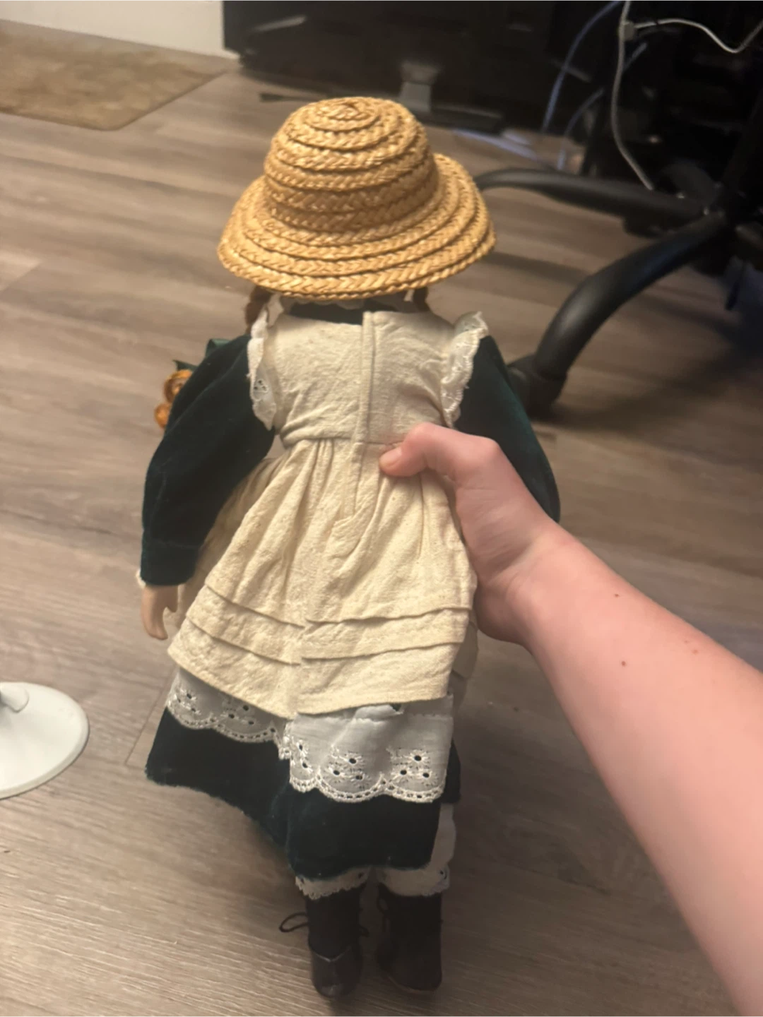 Anna green gable doll with stand - photo 3