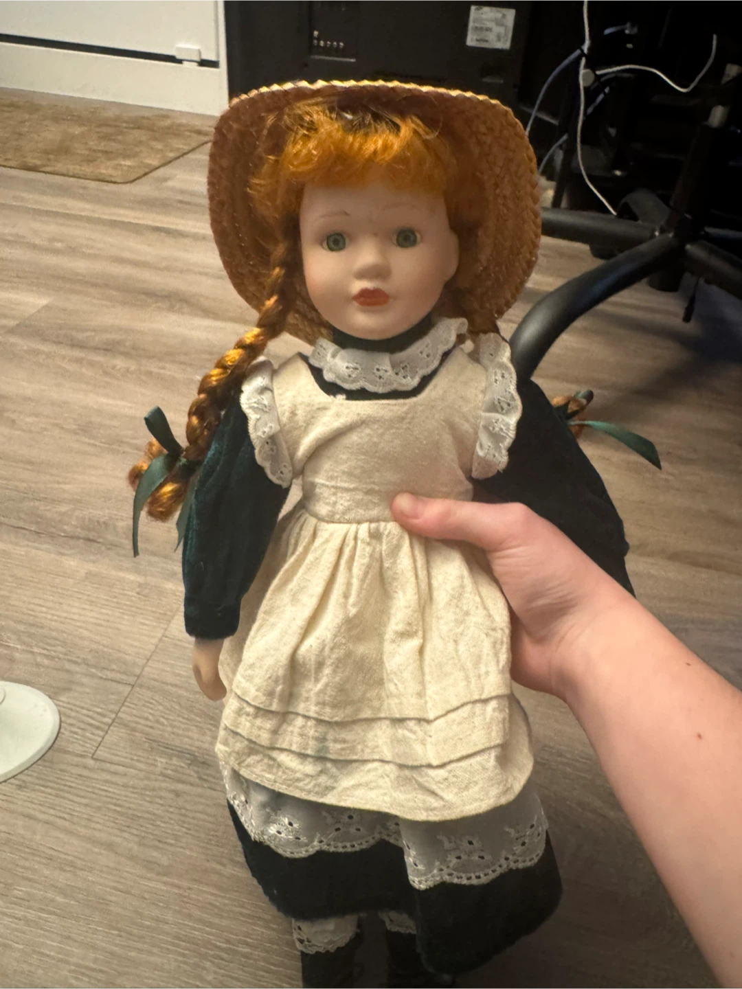 Anna green gable doll with stand - photo 4