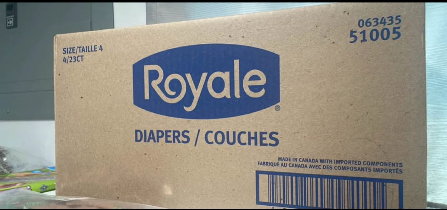 Royale Diapers / Couches - Size 4 / 92 CT