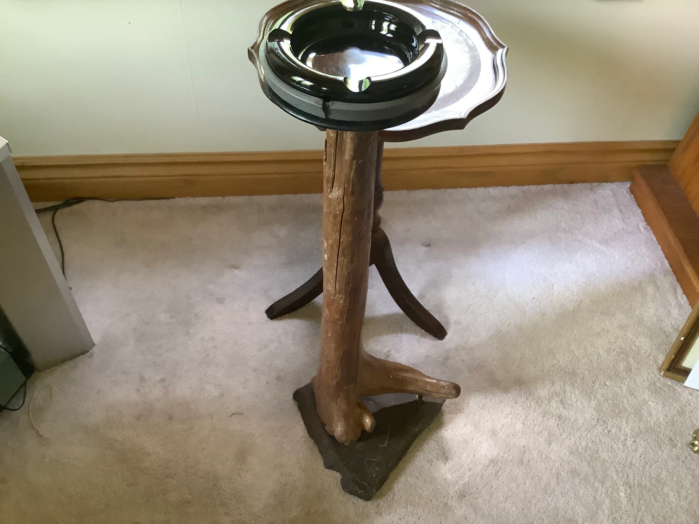 Unique Vtg Rustic Wooden Standing Ashtray 🐞