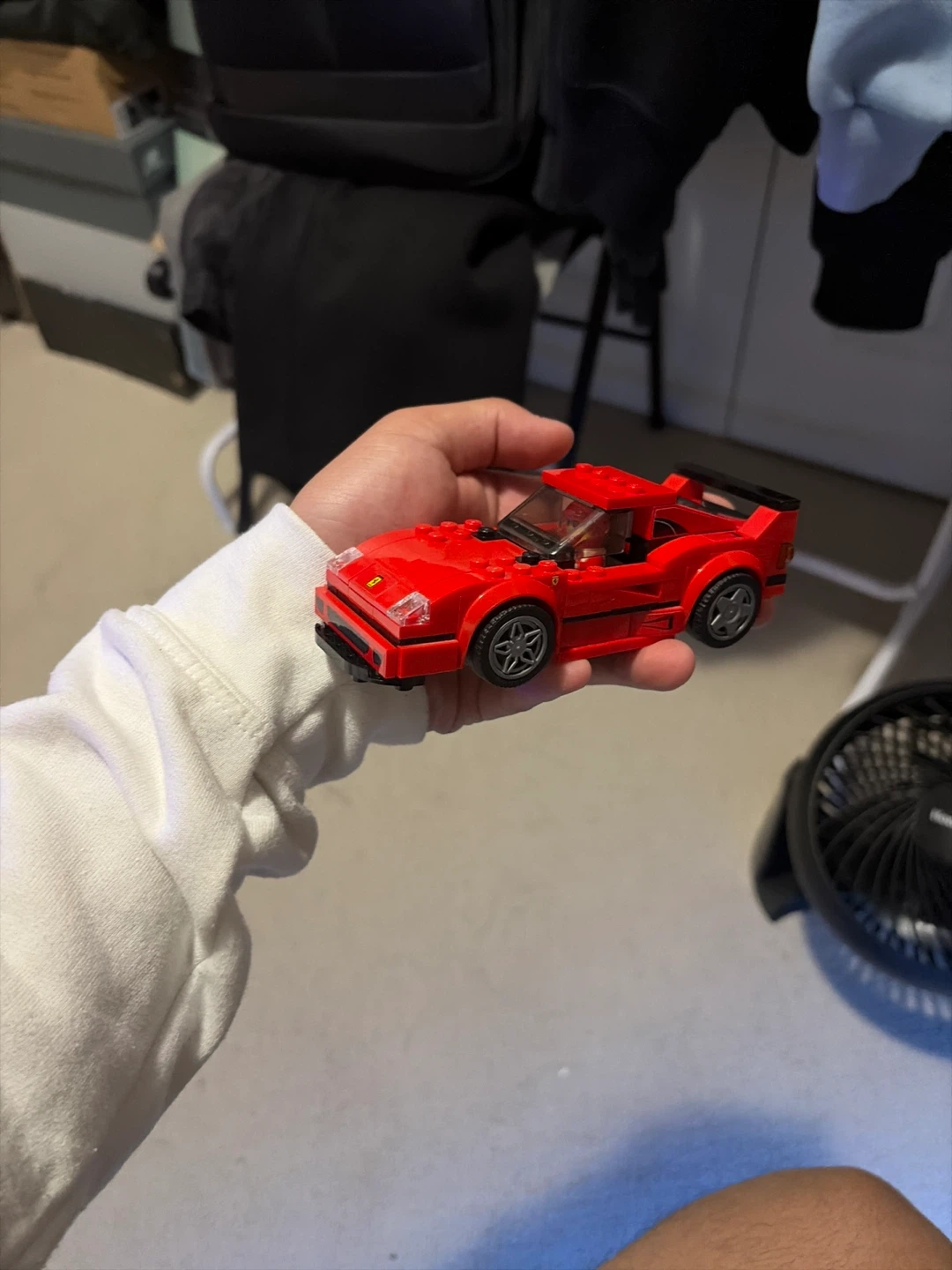 Retired LEGO set Ferrari F40 - photo 2
