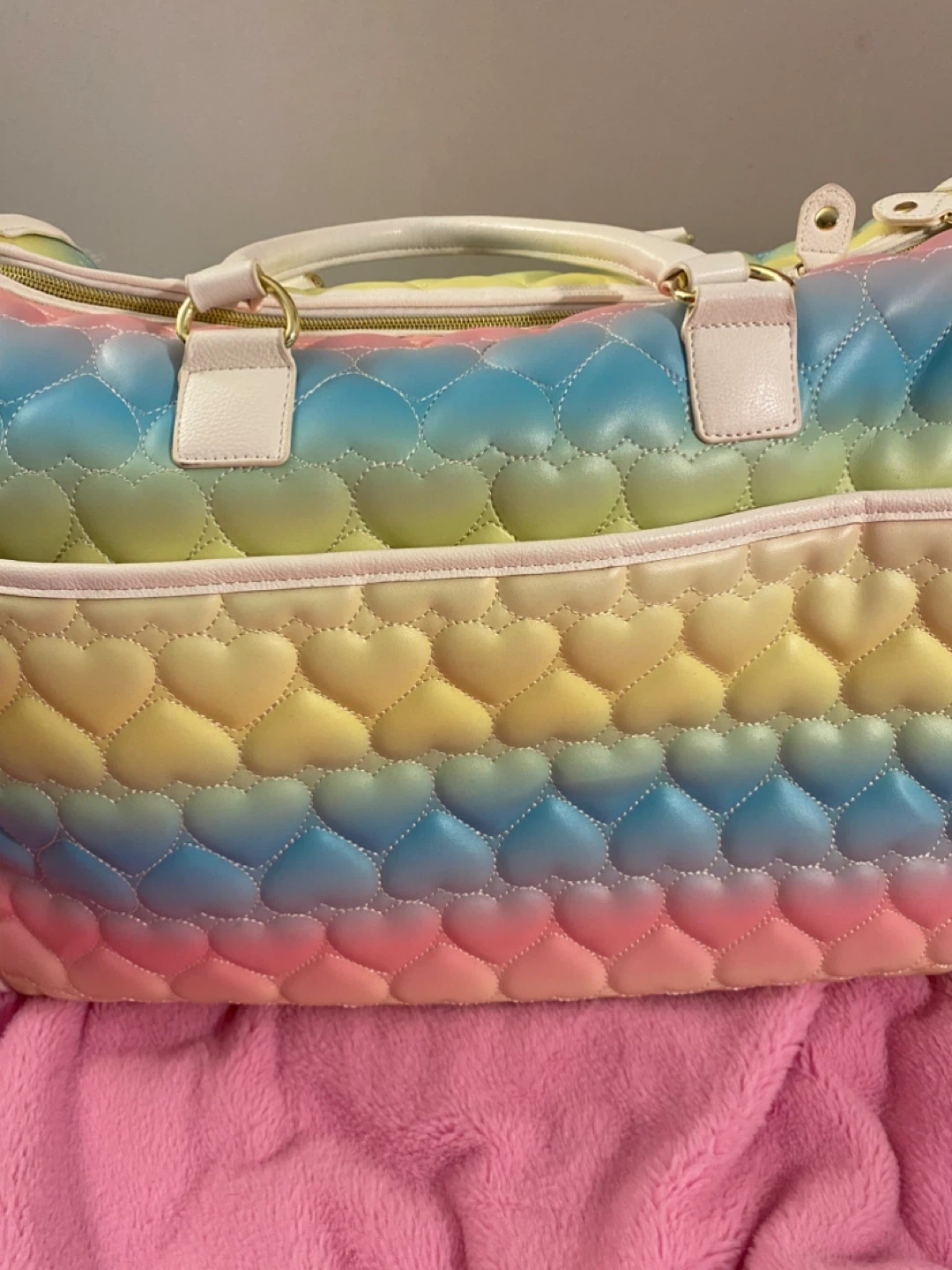 Betsy Johnson Rainbow Heart Duffle Bag - photo 4
