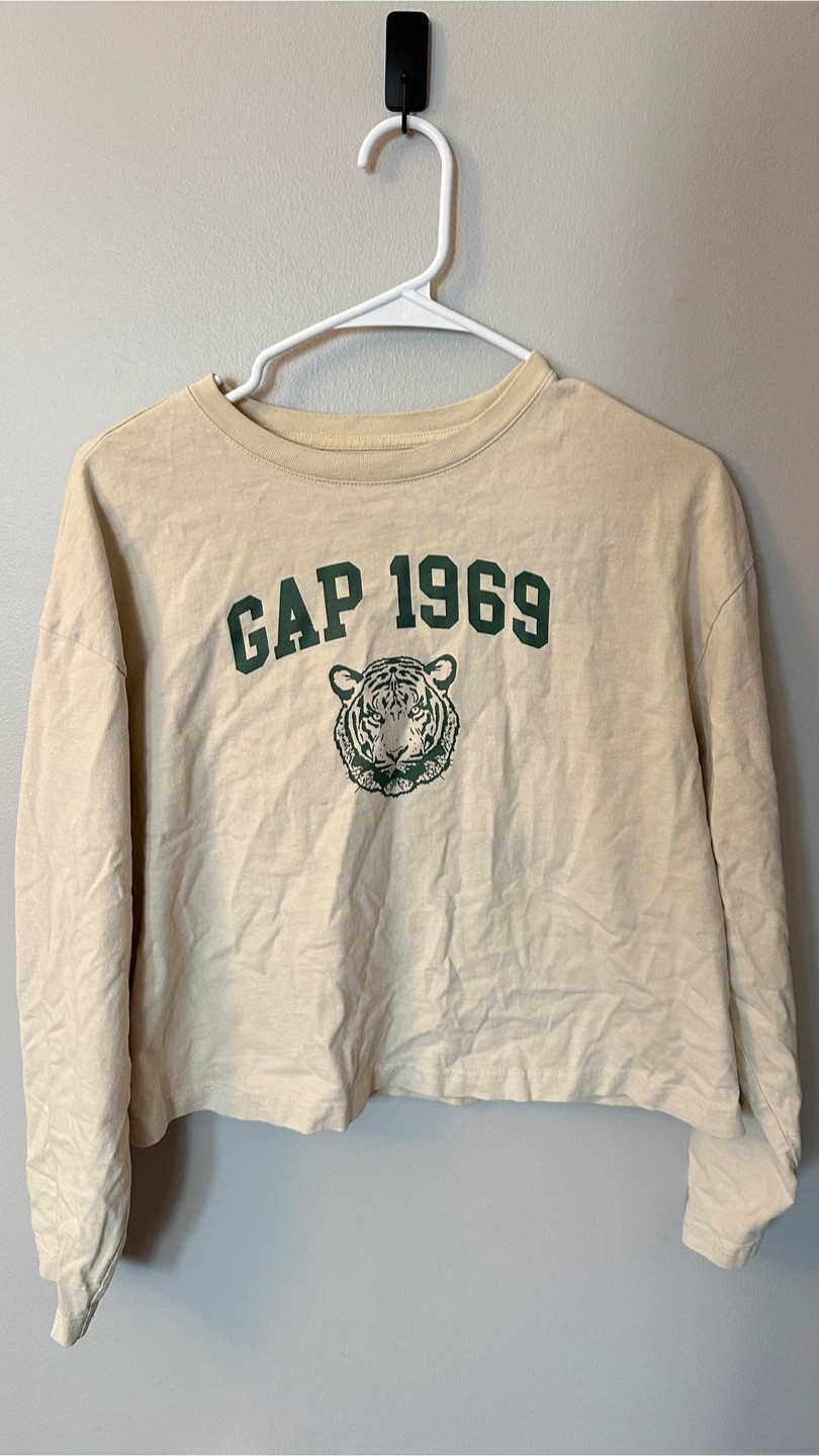 GAP 1969 Tiger Graphic Long Sleeve Crop Top