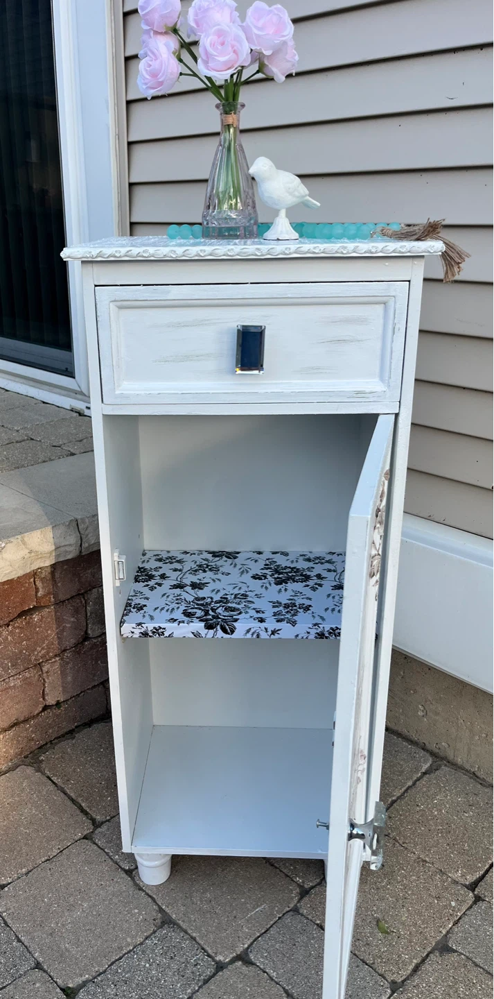 LOVELY DISTRESSED CABINET WITH DESIGN ON - photo 2