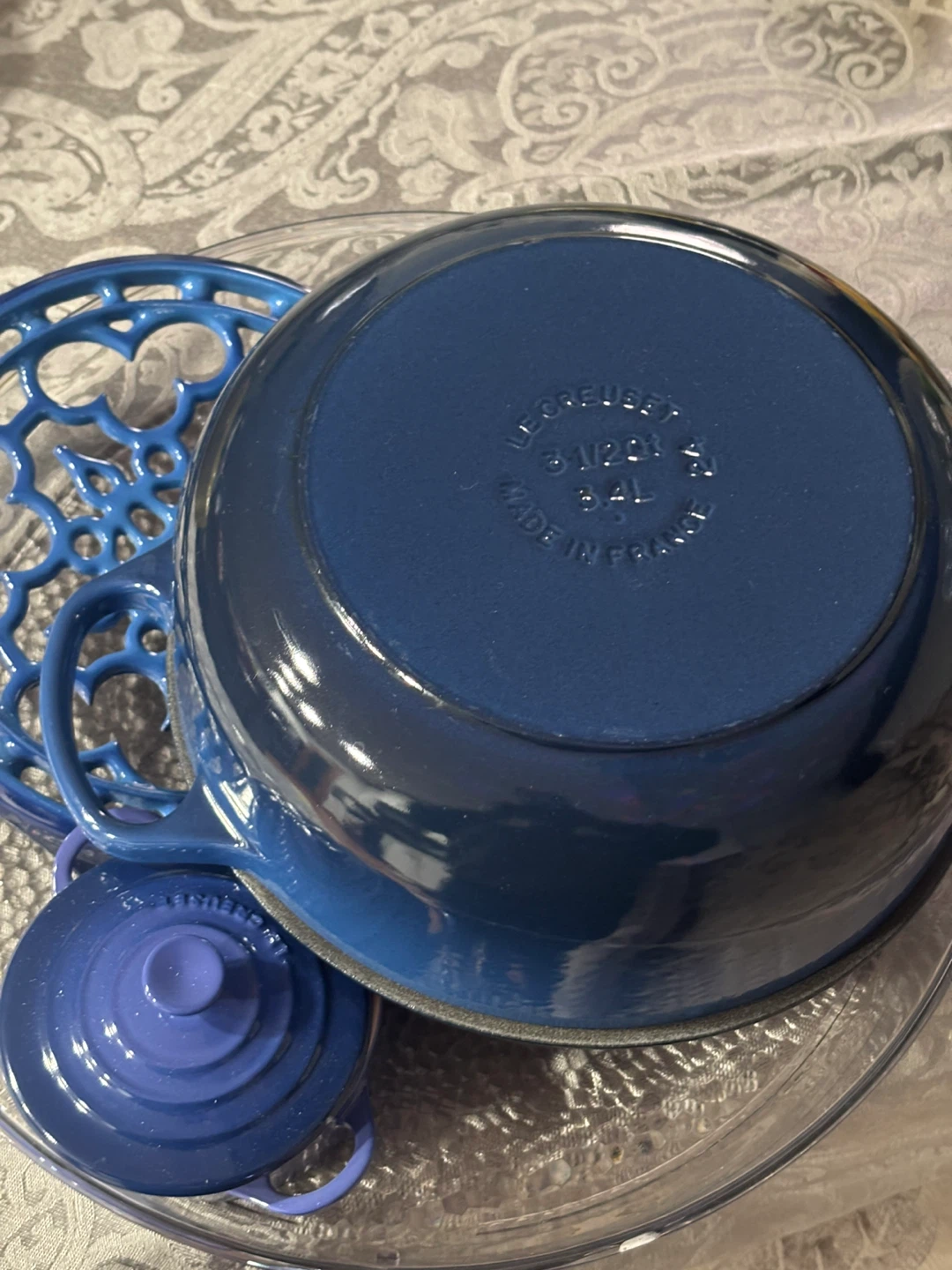 Le Creuset Dutch Oven with Lid and Trivet - photo 2