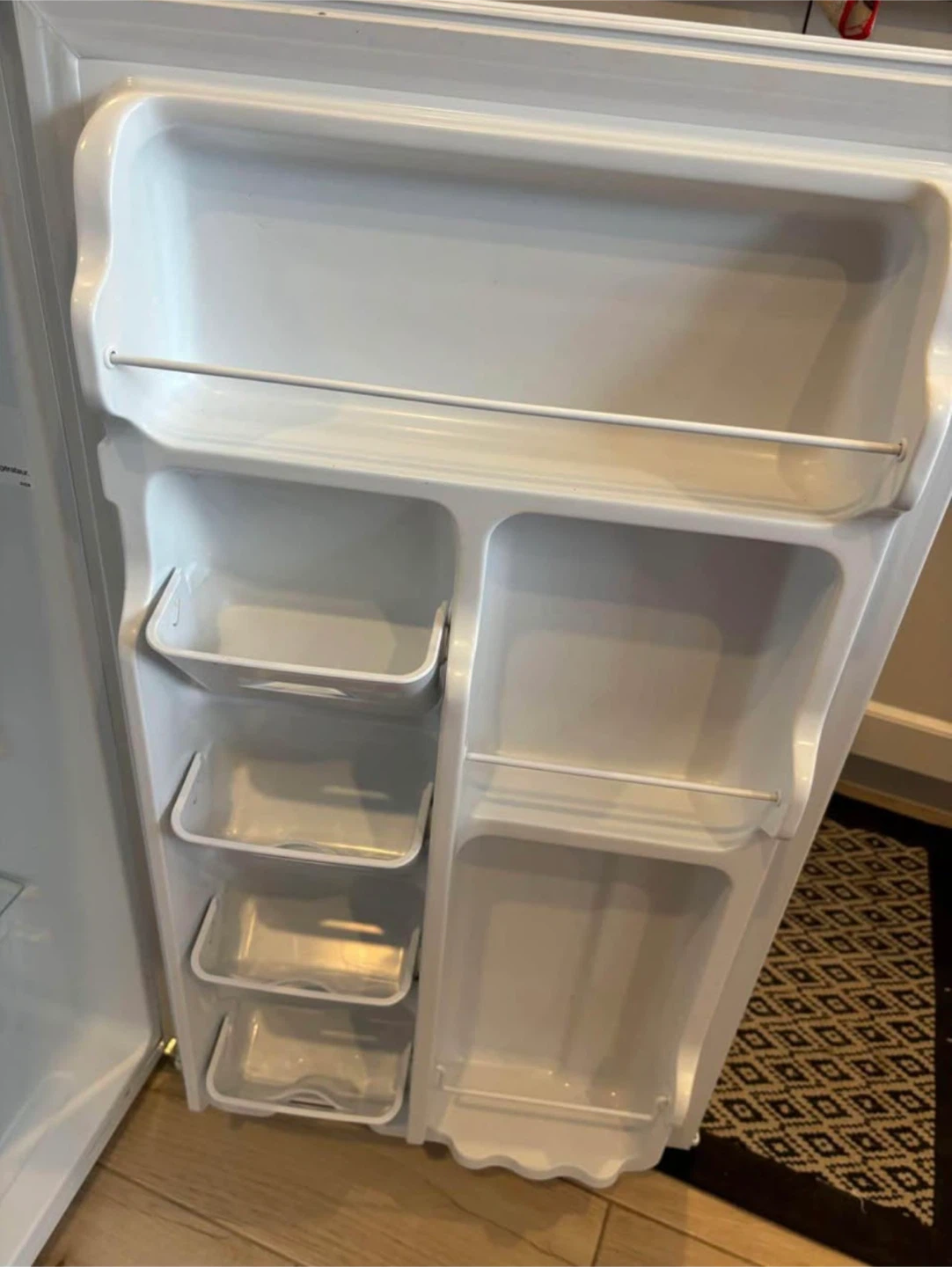 Arctic King 3.3 cu.ft. Refrigerator - photo 3
