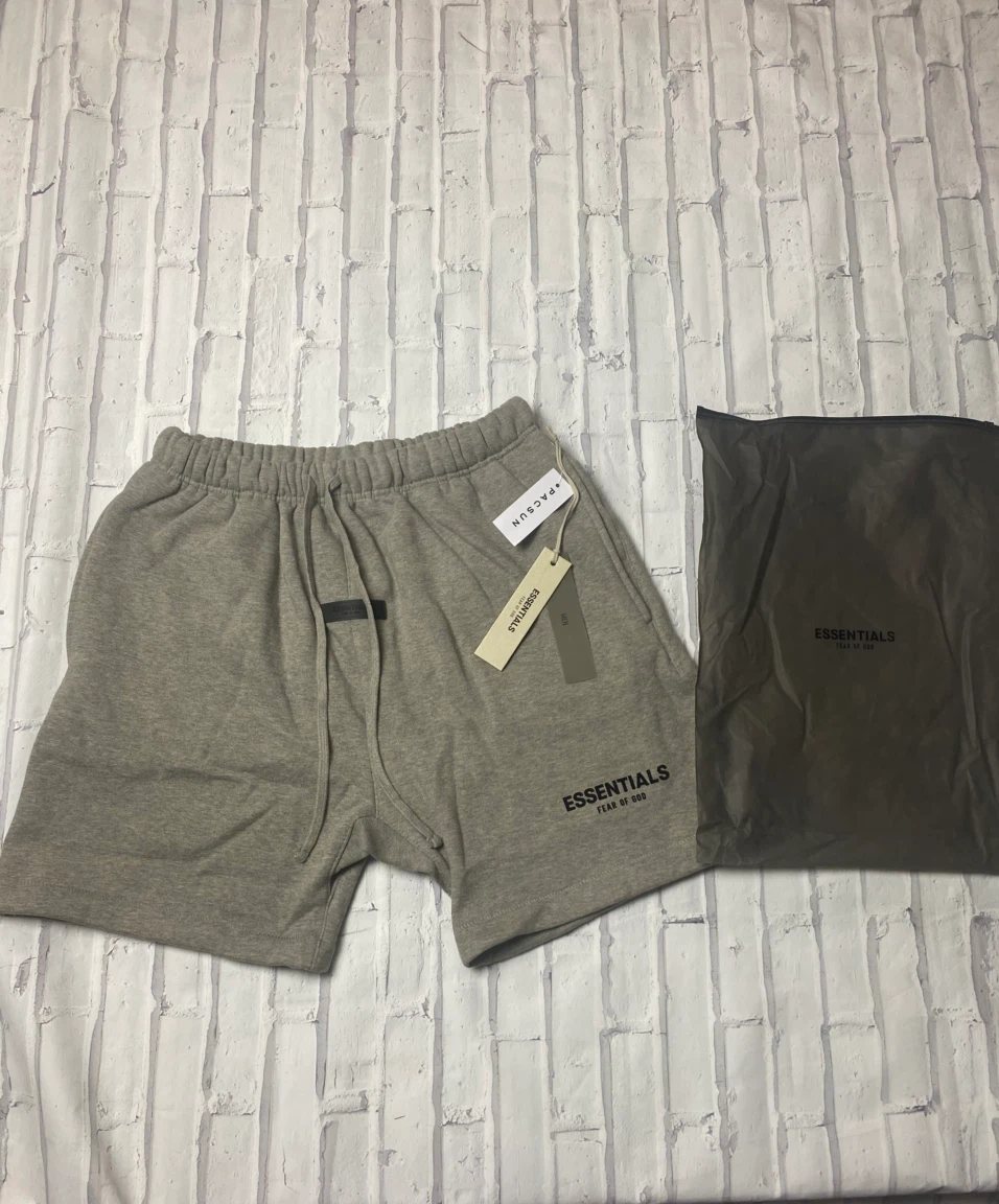 ESSENTIALS Fear of God Sweat Shorts Grey Size L