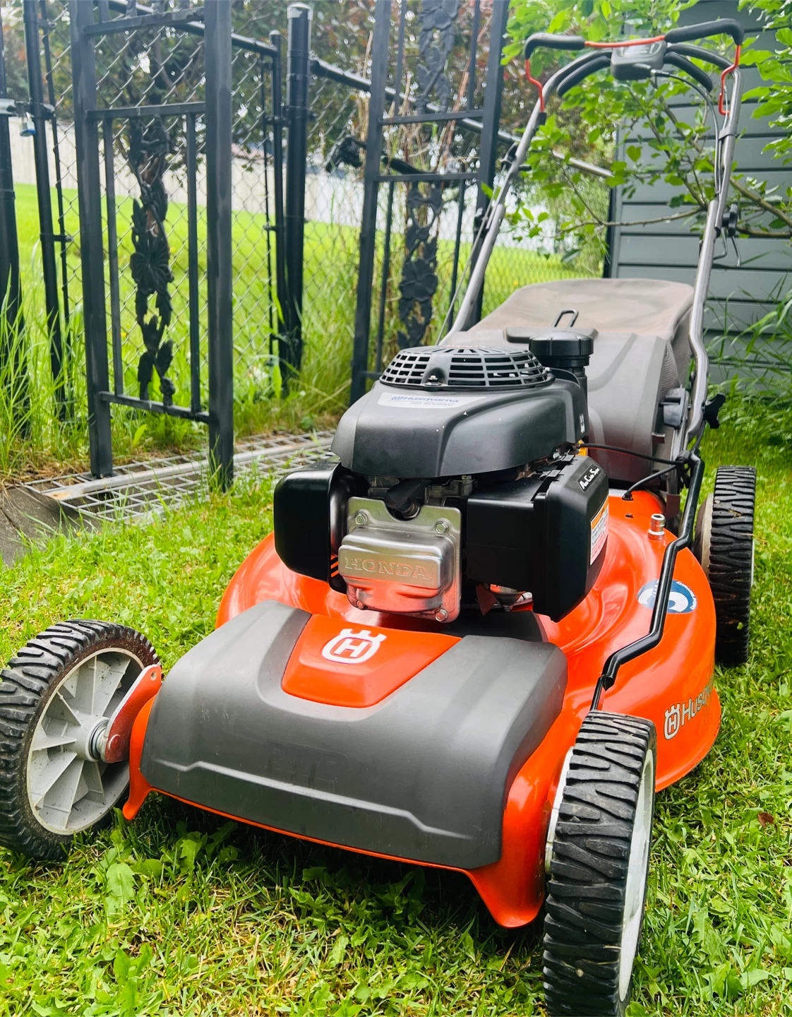 Husqvarna self propelled Lawn Mower