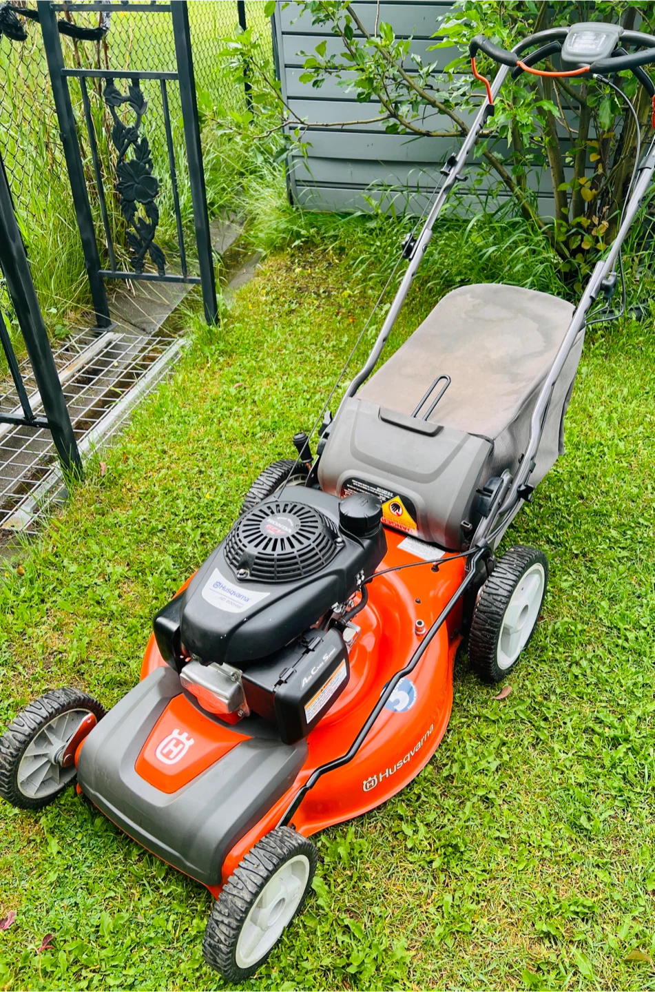Husqvarna self propelled Lawn Mower - photo 2