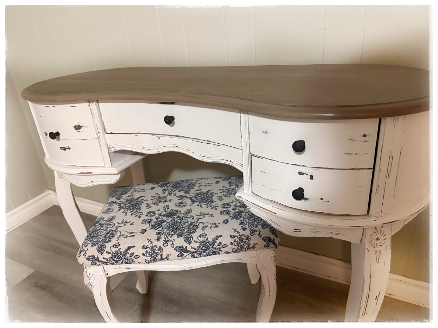 Distressed Vanity Desk with Stool - photo 5