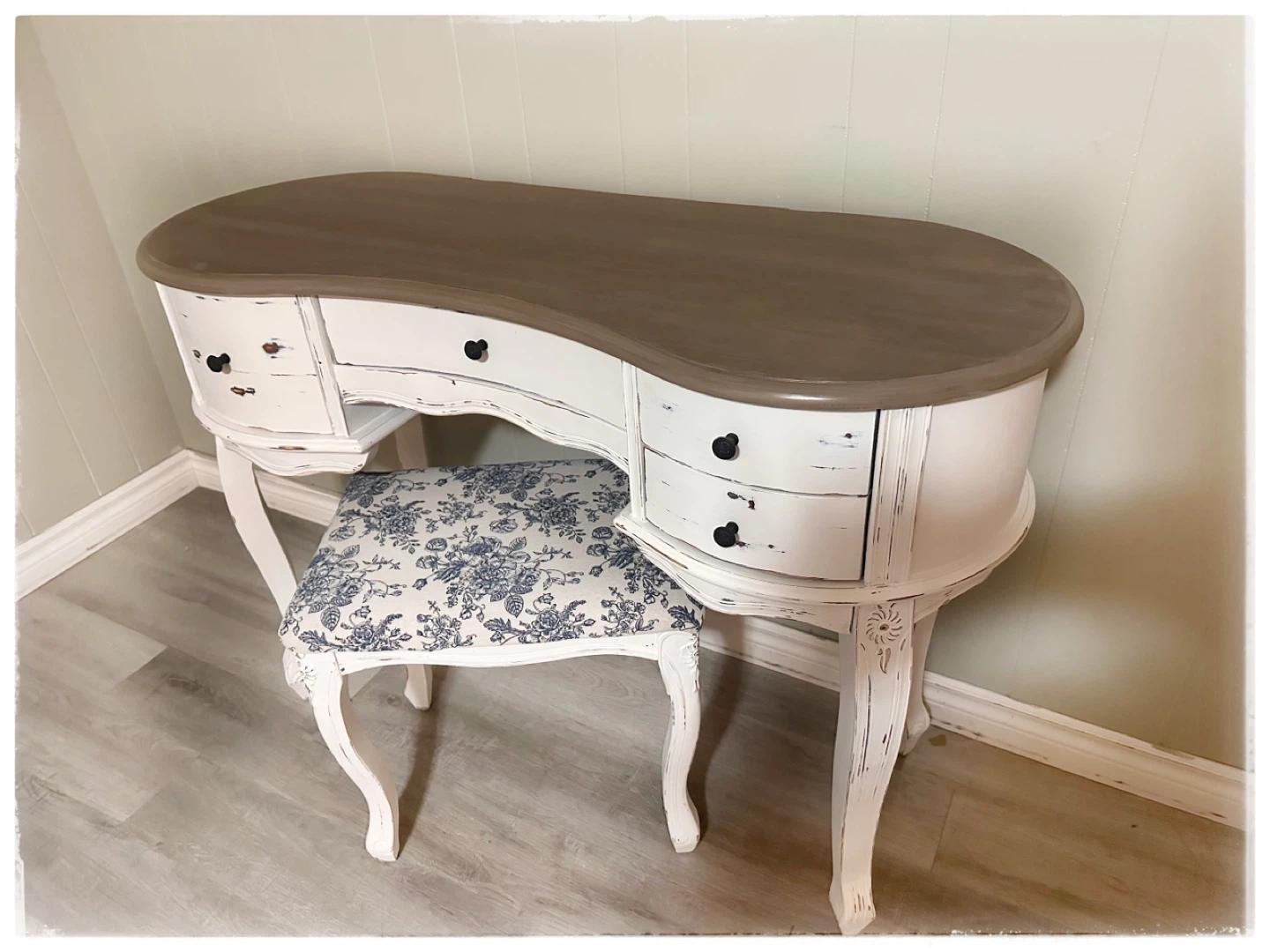 Distressed Vanity Desk with Stool - photo 4