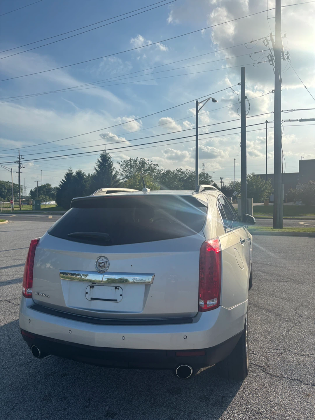 Silver Cadillac SRX Crossover - photo 4