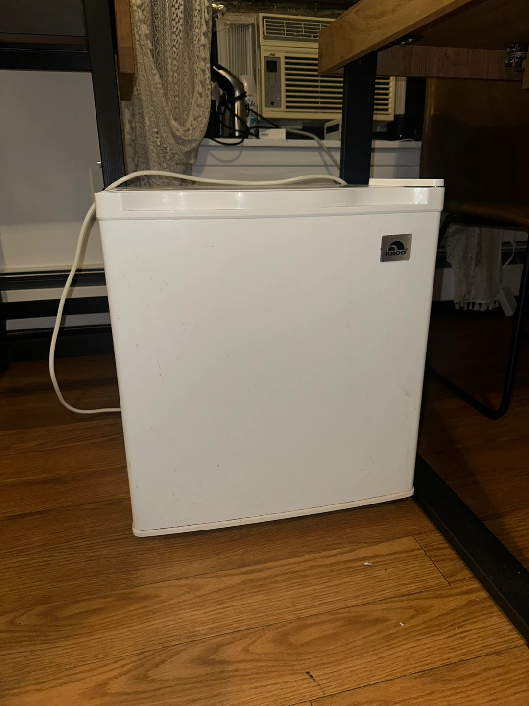 Igloo 1.1 Cu. Ft. Upright Freezer – Excellent Condition