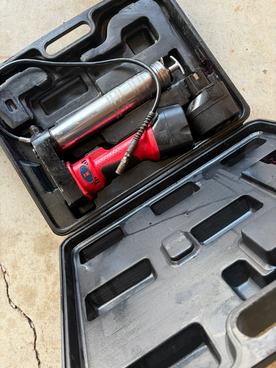 Cordless Grease Gun with Case - photo 2