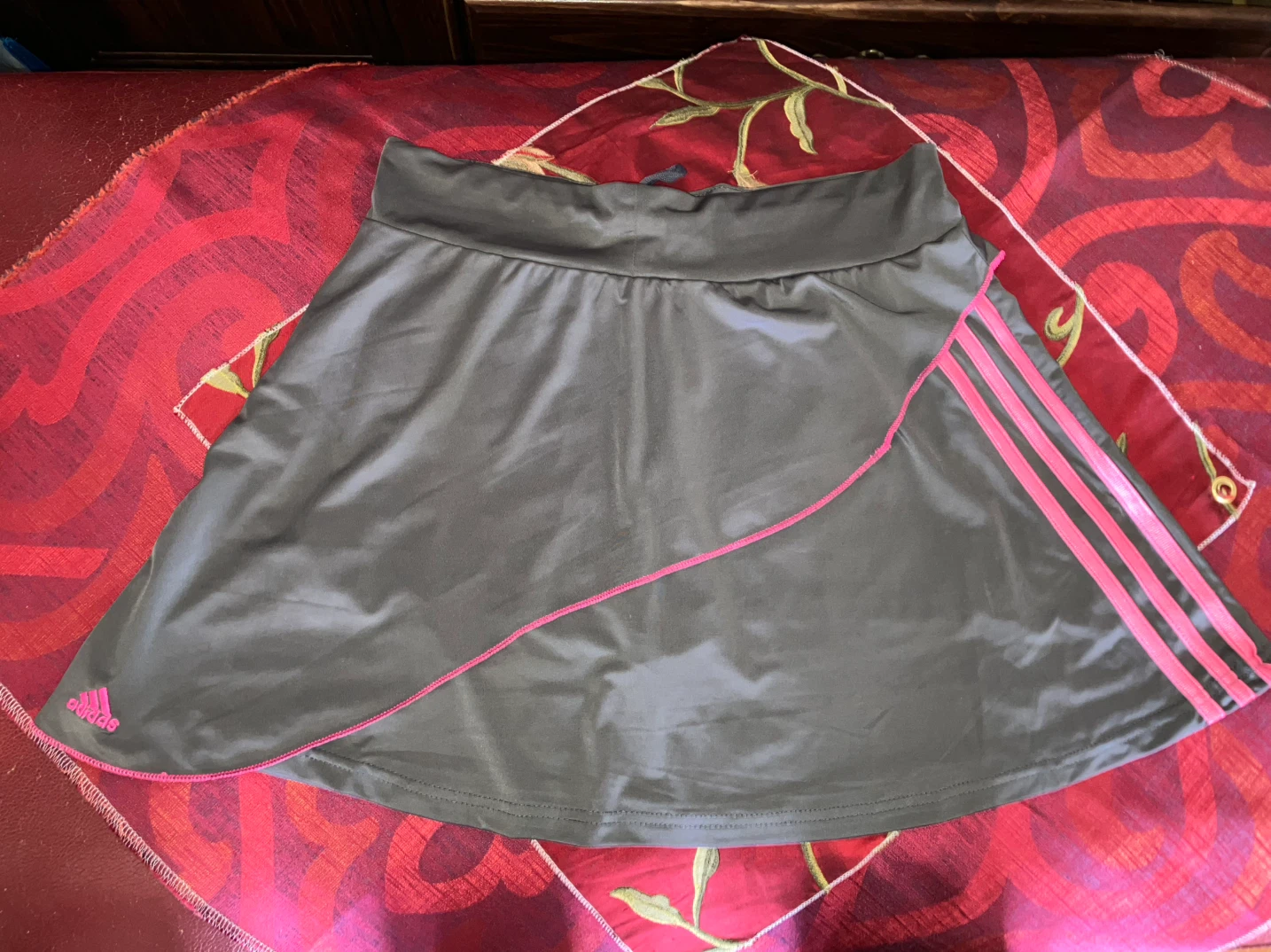Adidas Women's Skirt XXL Grey Pink Stripes