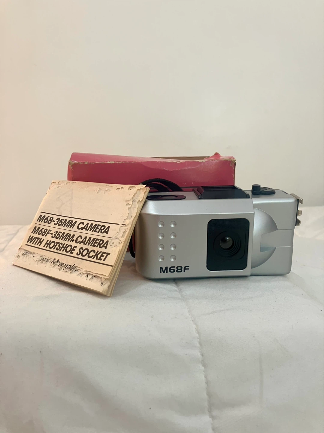 Vintage Compact 35mm Camera With Box And Manual - Like New