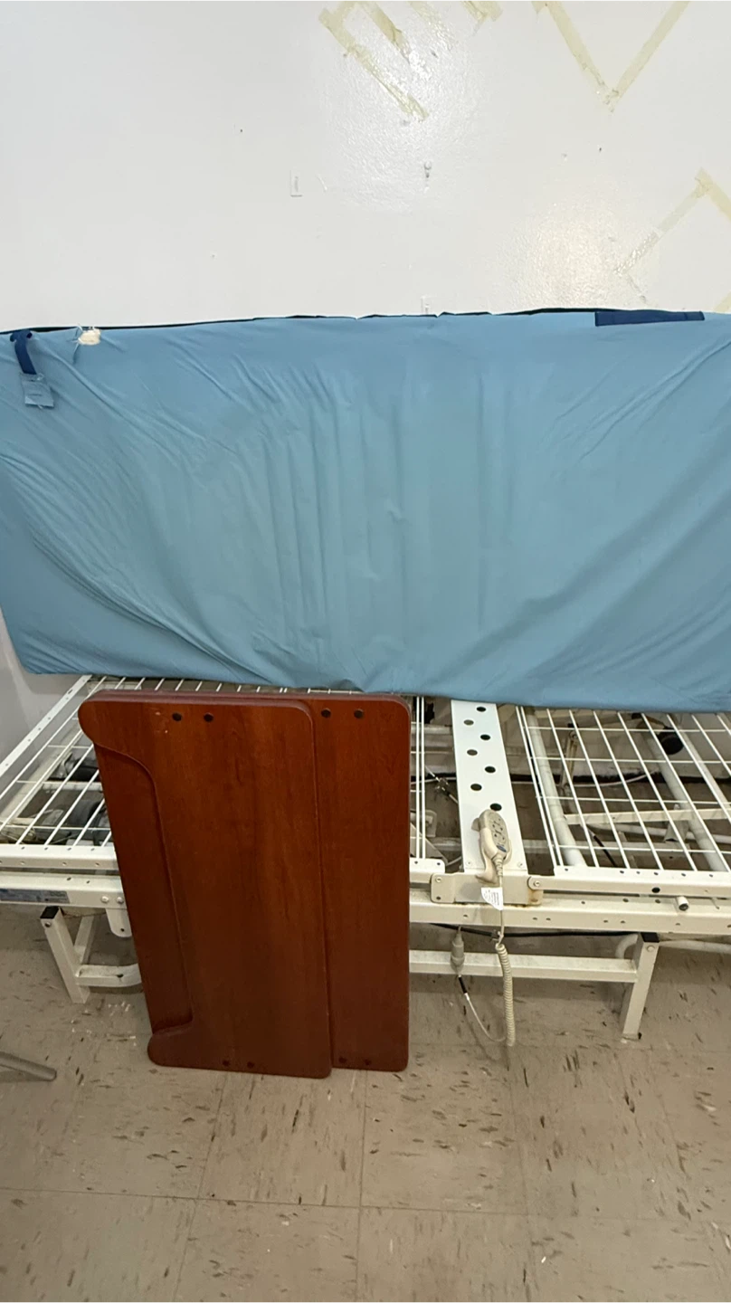 Invacare Continuing Care Hospital Bed IH820-3MDLX - photo 2