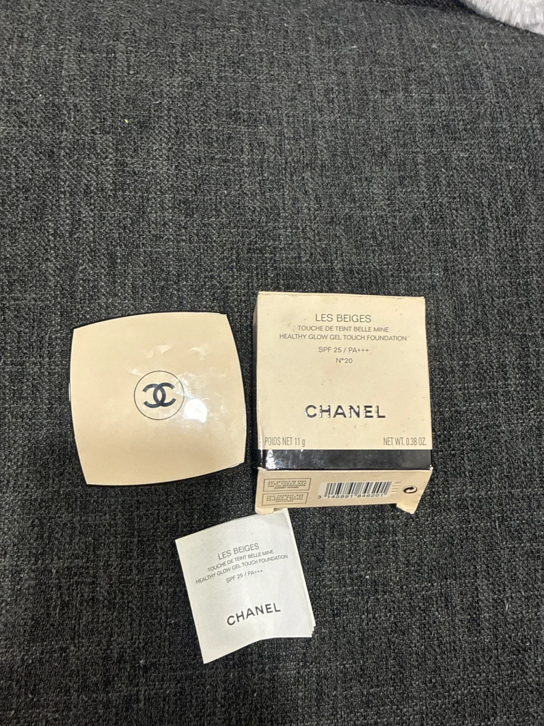Chanel Les Beiges Healthy Glow Gel Touch Foundation SPF 25 N°20