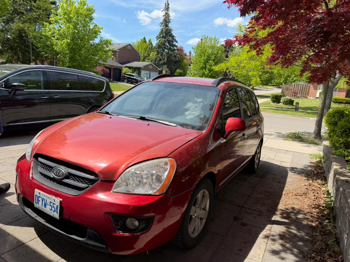 Red Kia Rondo - photo 2