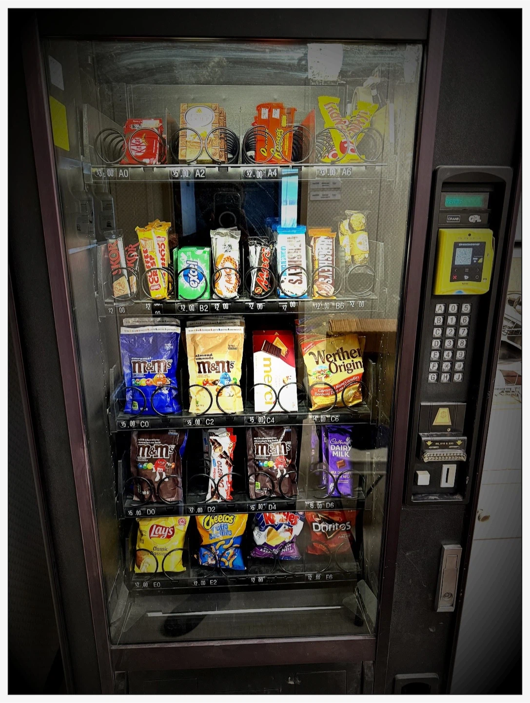 Vending Machine - Snacks and Cold Drinks