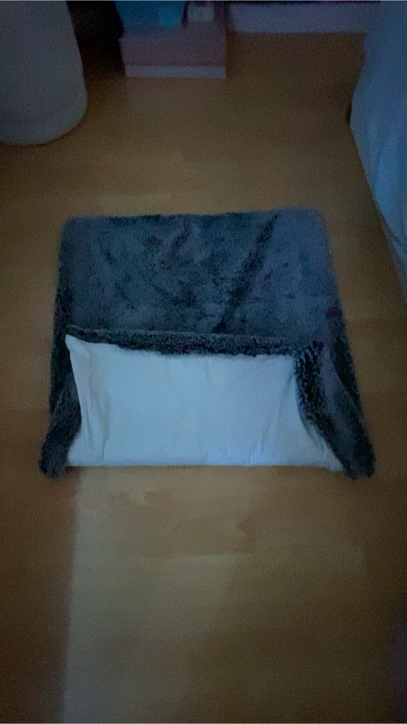 Grey Faux Fur rug - photo 2